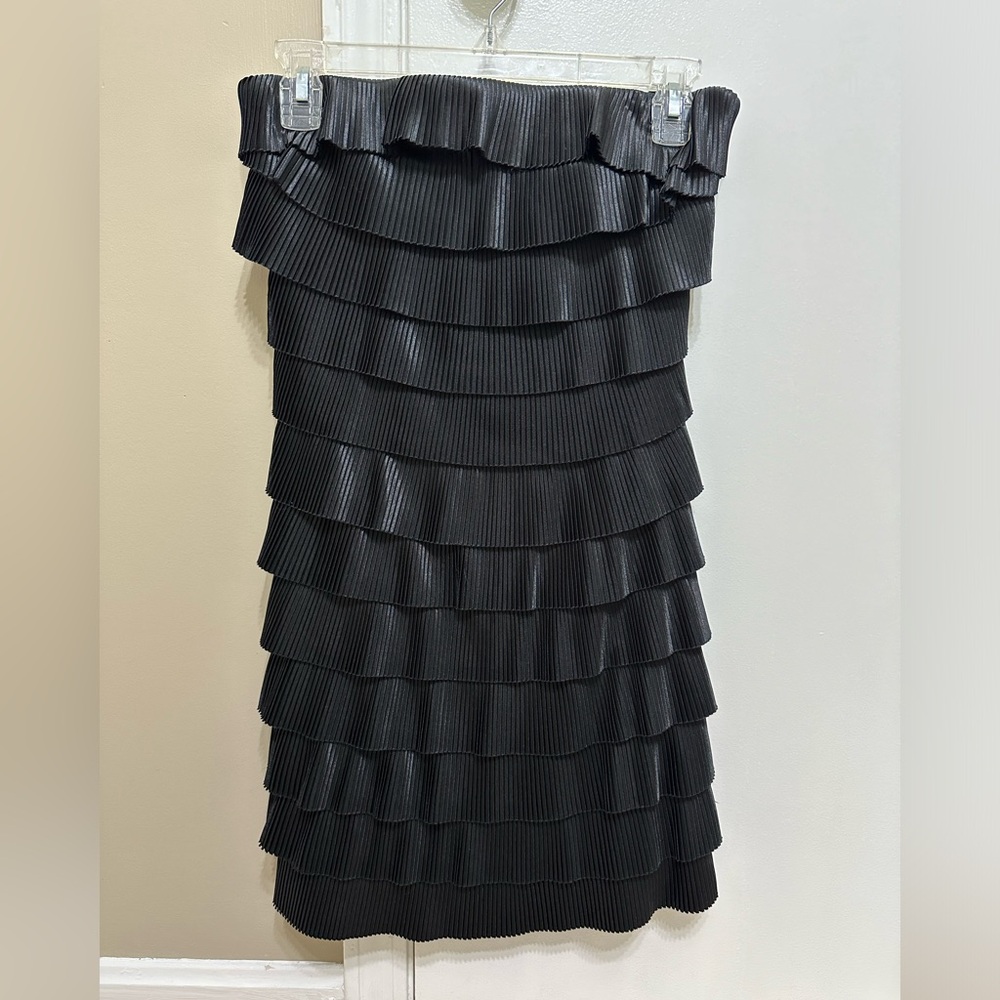 Mini ruffle cocktail dress; Express size 2 black
